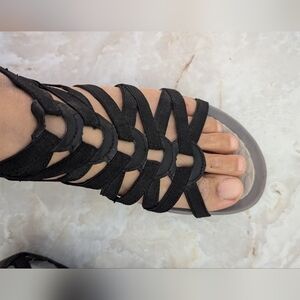 Yuu Womans Summer sandals Size 6M